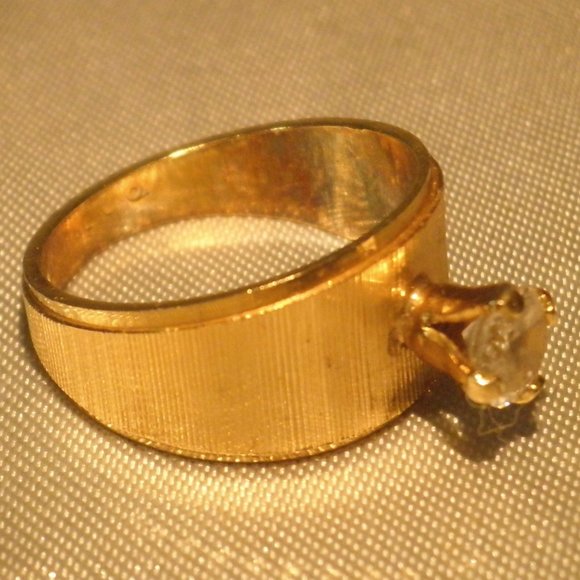 UNCAS 14k HGE Woman's Ring with single rhinestone Size 7 - Picture 3 of 3